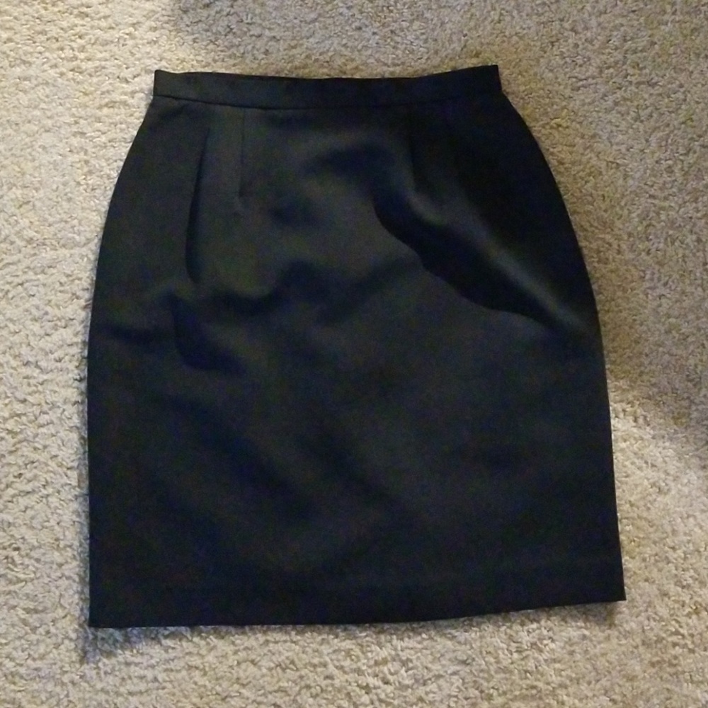 Dressbarn black skirt Sz 8
